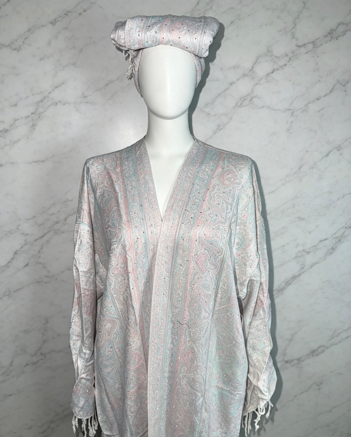 PASHMINA - Elegant Paisley Patterned Shawl with Intricate Embellishments for Stylish Wear