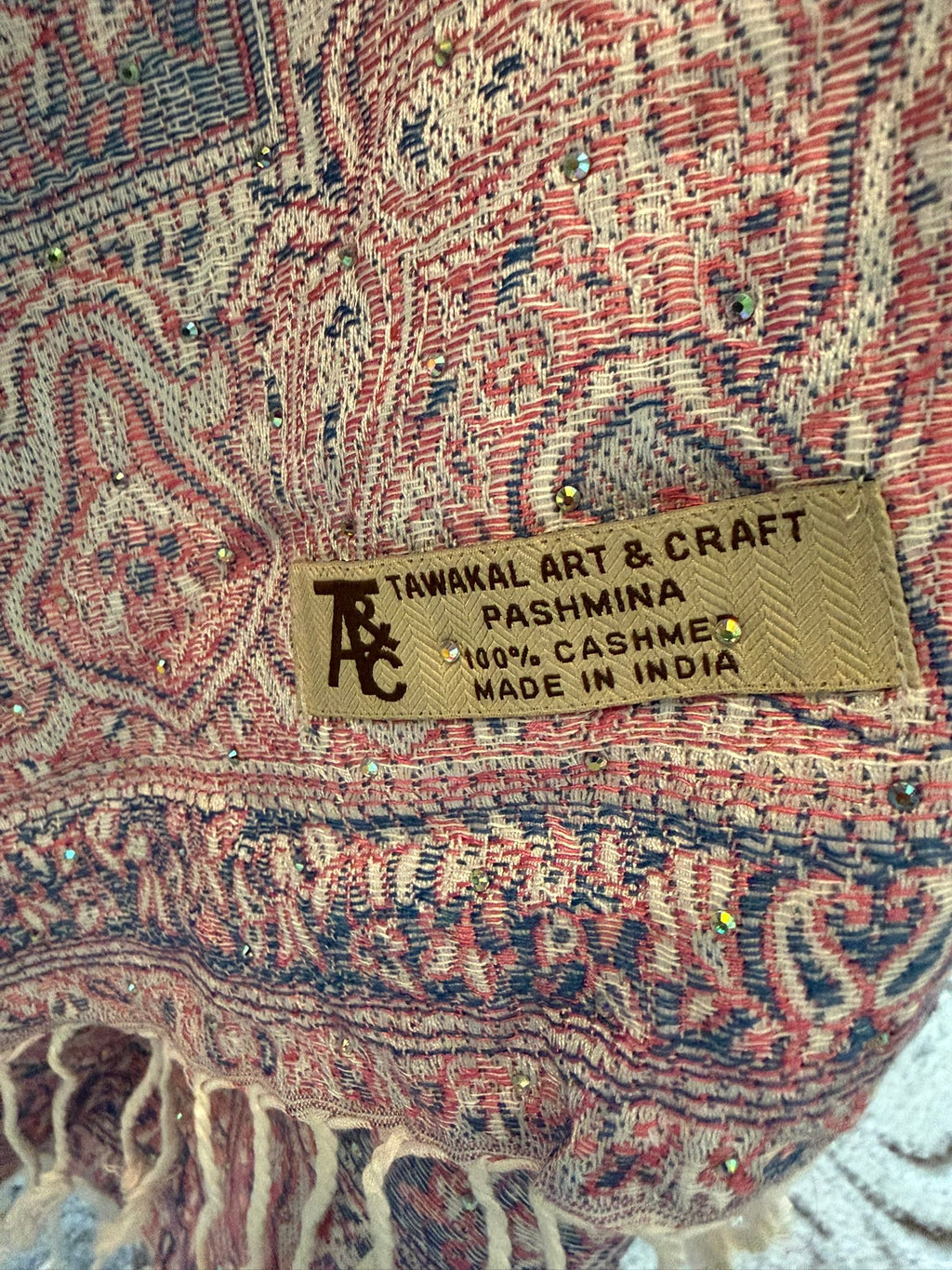 PASHMINA - Elegant Traditional Design with Intricate Patterns and Rich Colors for Stylish Wear