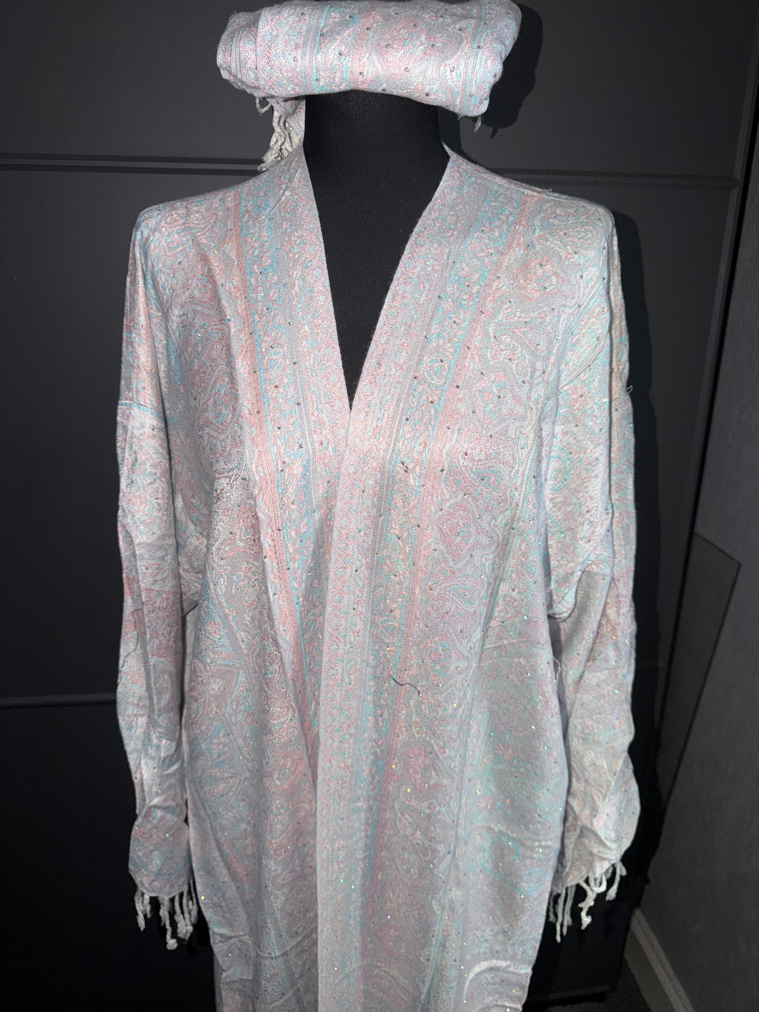 PASHMINA - Elegant Paisley Patterned Shawl with Intricate Embellishments for Stylish Wear