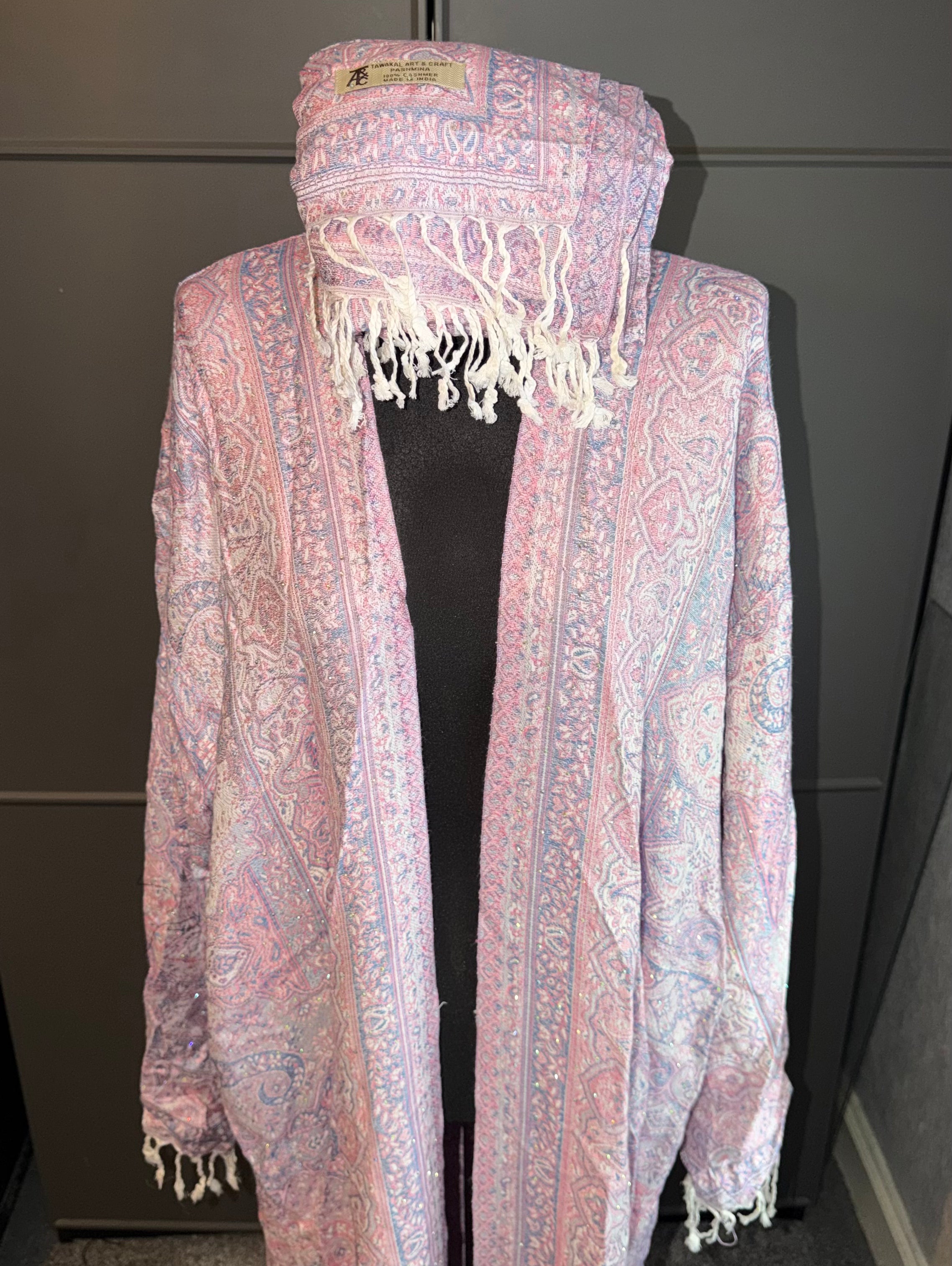 PASHMINA - Elegant Traditional Design with Intricate Patterns and Rich Colors for Stylish Wear