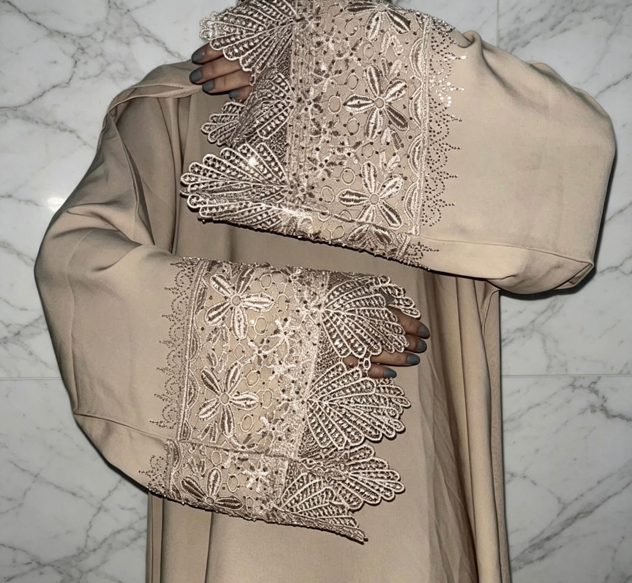 CREAM CLOSED ABAYA