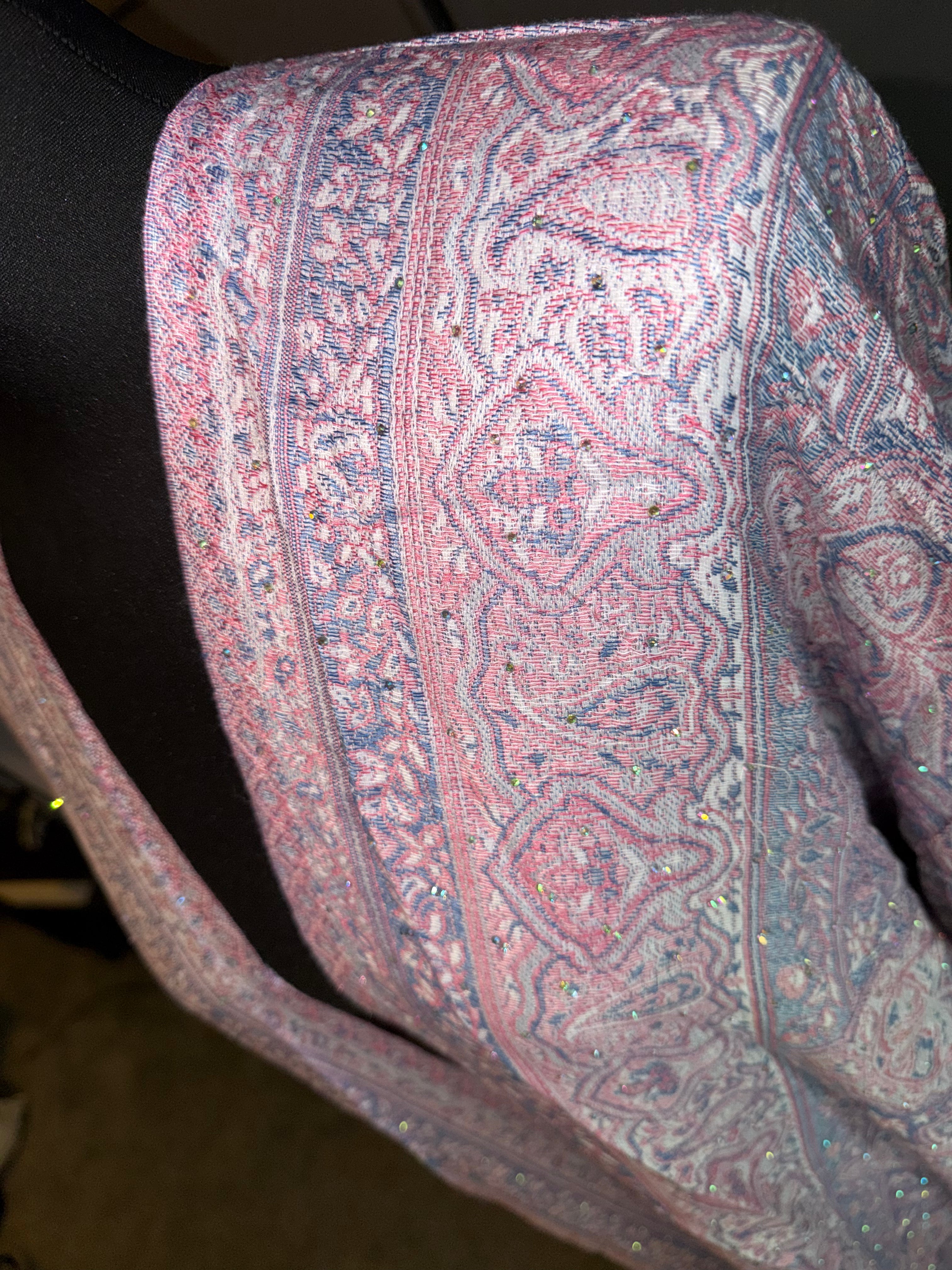 PASHMINA - Elegant Traditional Design with Intricate Patterns and Rich Colors for Stylish Wear